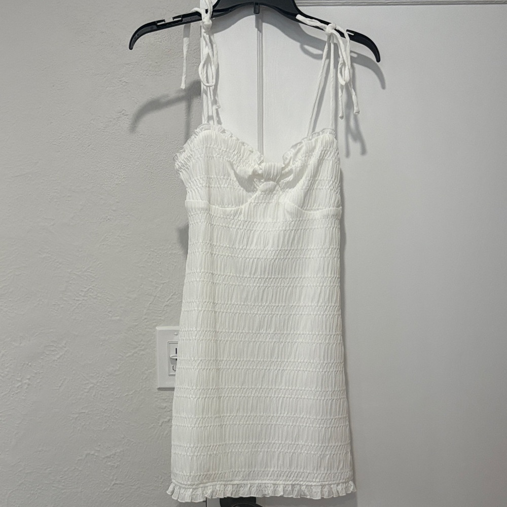 Elegant White Sleeveless Nightgown